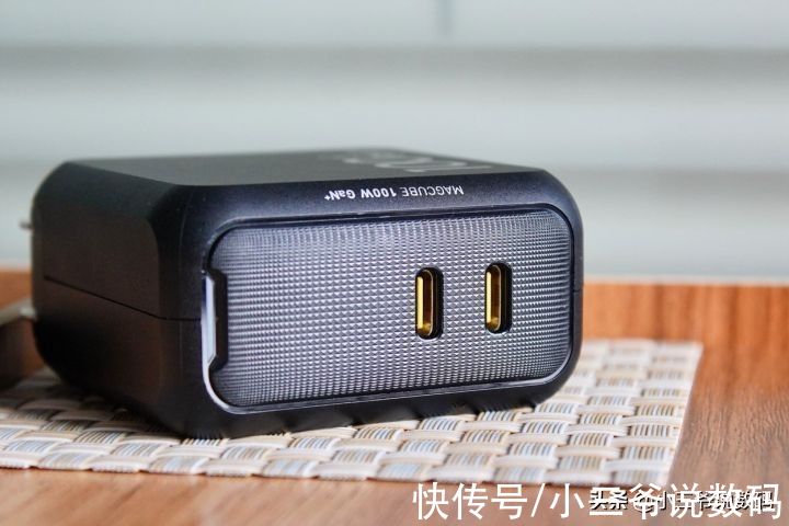 好物|Aohi 100W双口充电器：居家出行必备好物