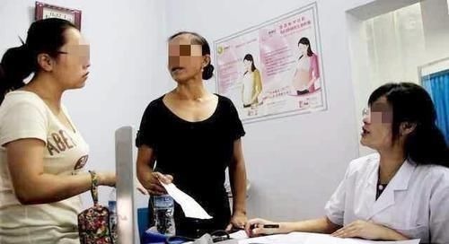小丽|婆婆陪儿媳产检,被医生支开后,医生问的问题让孕妈害羞不已