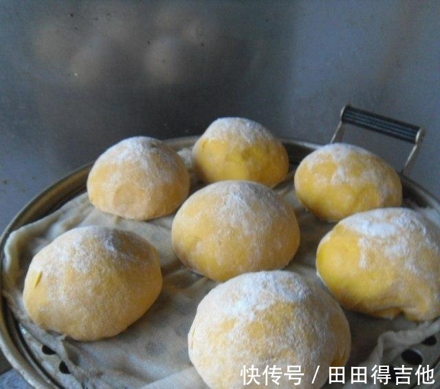 馒头|南瓜馒头，口感暄软，色泽也很好看！