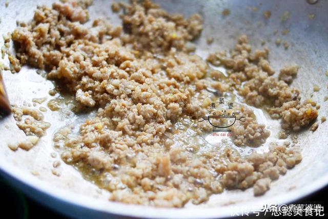 冬天这菜要多吃,钙是鸡蛋的9倍,却只要5毛一斤,包成饺子特香