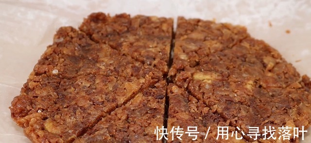 鸡蛋吃了30年，这做法头一次见，倒入滚烫油锅，瞬间变美味，真香！