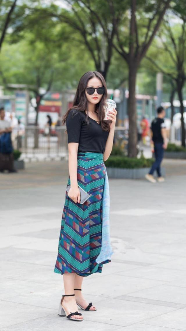 阔腿裤|身材苗条的美女,针织衫搭配阔腿裤,显瘦大方也很优雅