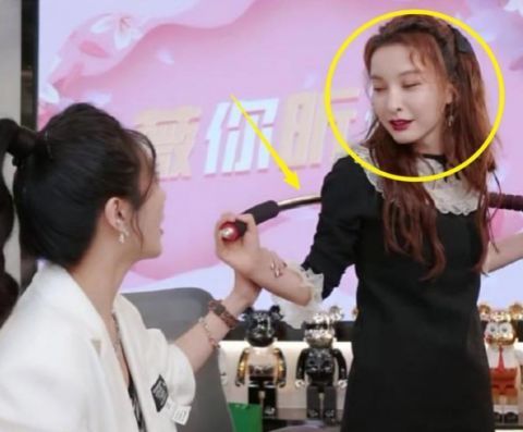 吴昕薇娅直播,网红和明星同框差距大,我被吴昕38岁的状态惊艳了