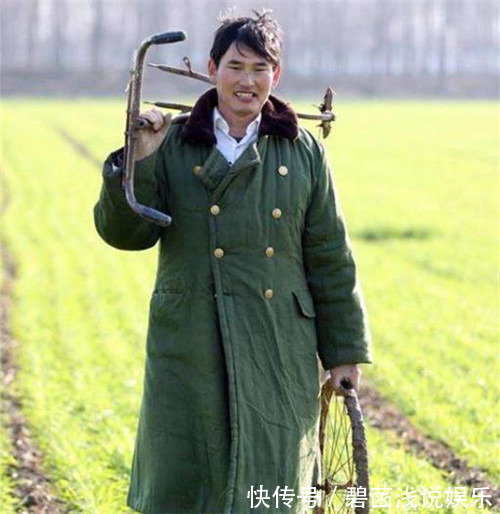 涨价$朱之文的“书法”又涨价了,1字值4万,专家:书法家比不过文盲?