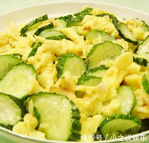 衣服|肚子上有赘肉,穿衣服不好看!鸡蛋配一物,赘肉没了,腿也细了