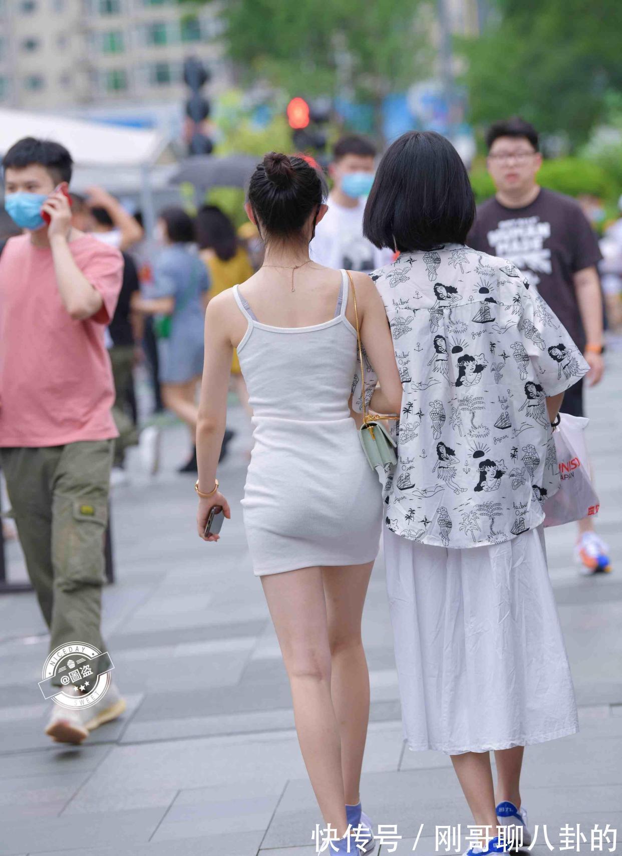 字裙|活力满满的连衣裙装扮显得独特别致，你负责优雅就可以，淡雅大方