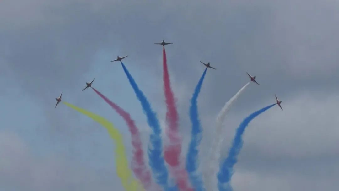 编队|“红鹰”飞行表演队：观众想看的都安排！