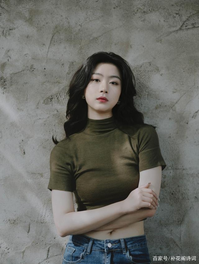 枕梦@五言格律寂寞溪流冷,清凉晚霁歌。云开晴照日,地阔映光波