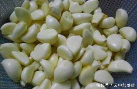 大蒜|腌腊八蒜,不要直接加醋泡!学会4点,半天变绿,酸爽香脆,简单