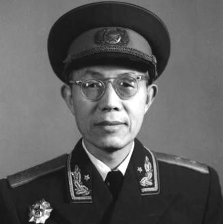 这位|这位开国中将为了救毛主席，鞋都跑掉了，双脚血流不止！