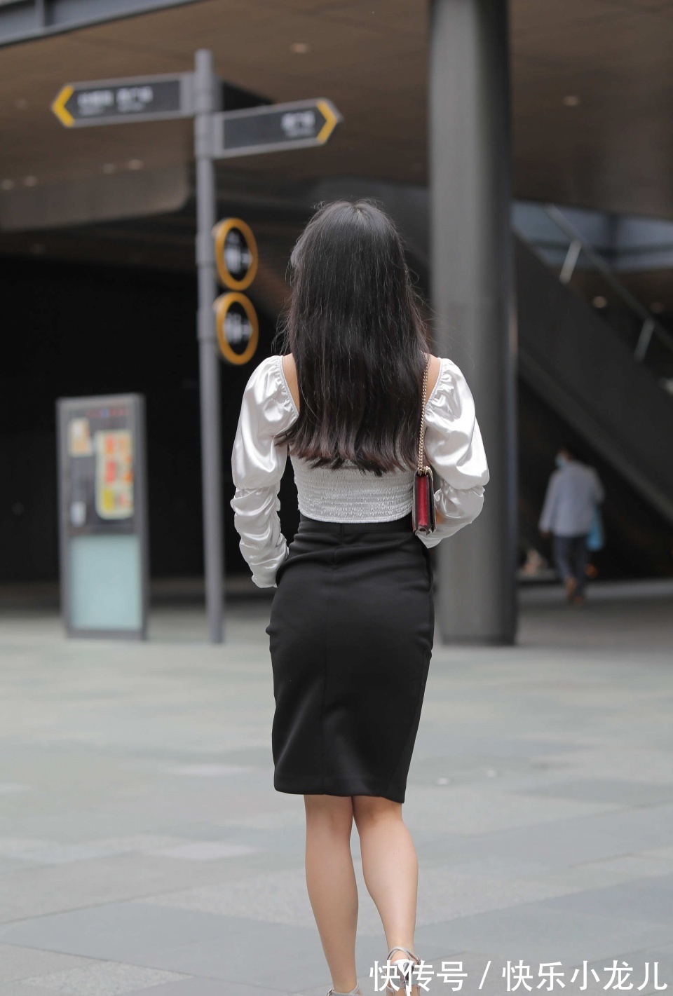 韵味|复古职场风格的女性,散发着成熟干练的韵味,想开着跑车接她下班