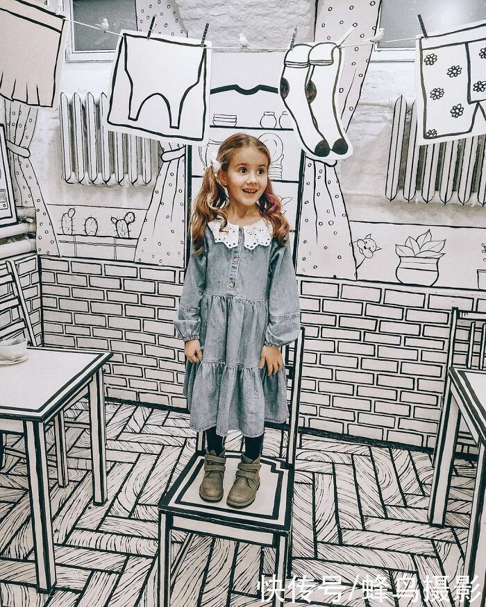 速写本|俄罗斯网红打卡地2D咖啡馆,好像走进漫画,里面待久了人都不好了