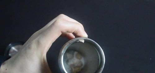 食用碱|保温杯脏了不好洗？教你用一秘招，洗完就和新买的一样干净，很实用