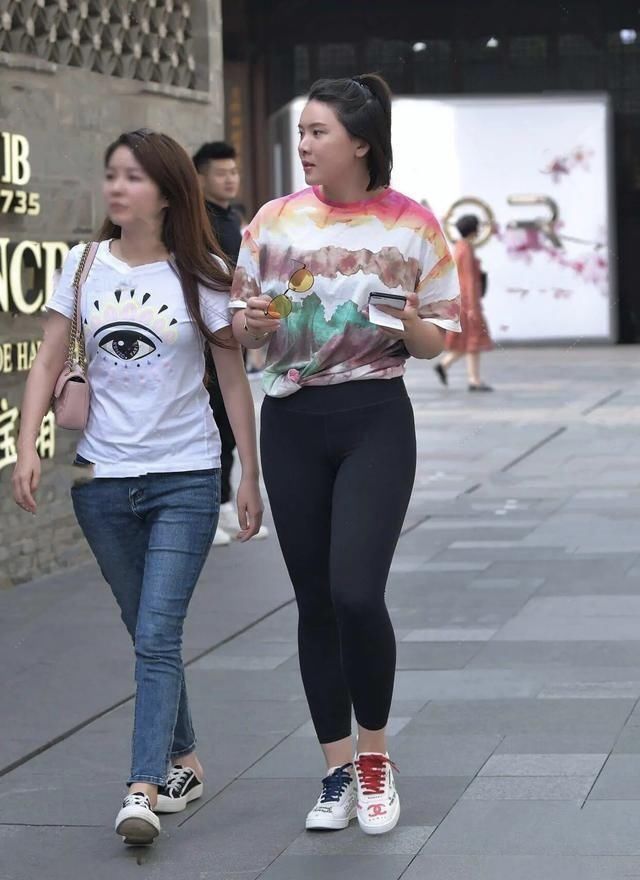 身材“圆润”何必自讨苦吃，一个穿搭失误，不仅尴尬还伤自信心！