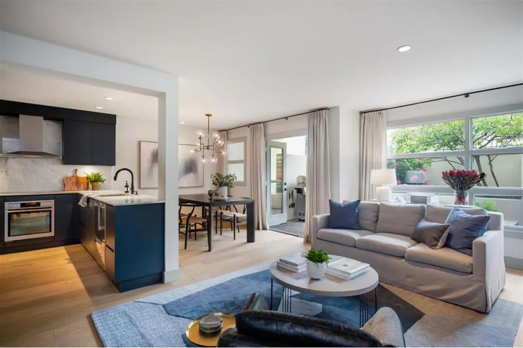 女友|110㎡现代简约，他买带院子的房子，跟女友求婚，浪漫令人羡慕