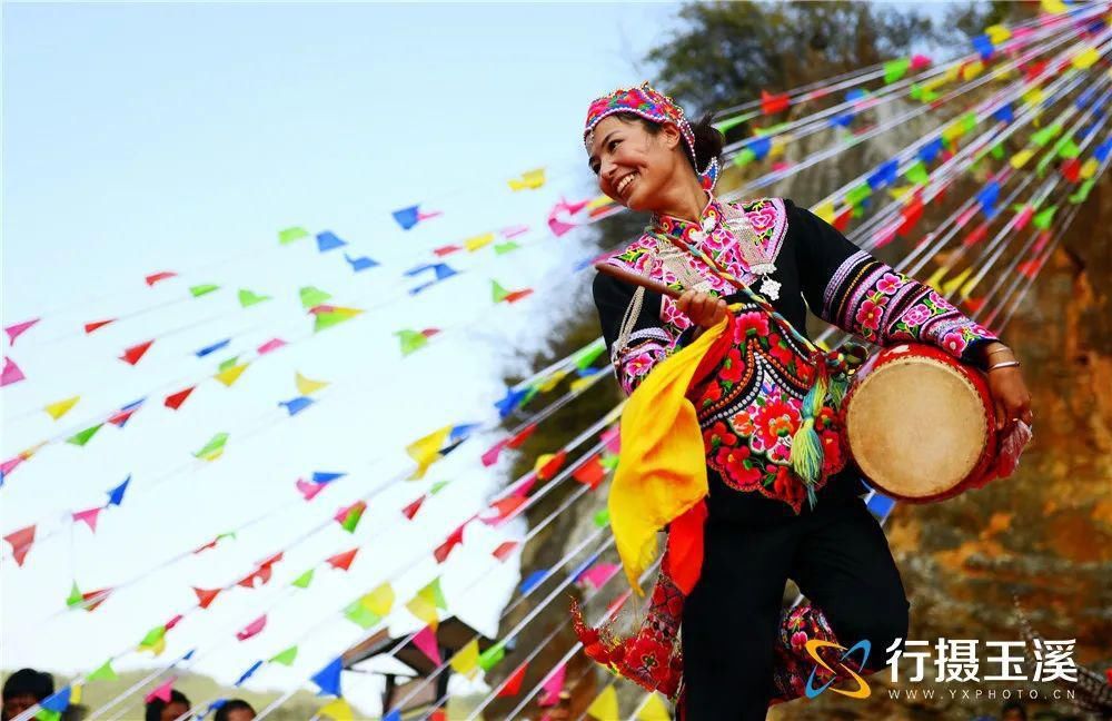 新平花腰傣服饰和峨山彝族花鼓舞将加入国家级“非遗”名录