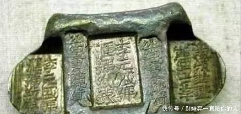 银子#这才是中国古代真正的银子：看表面的坑洼，不知用牙被咬了多少次