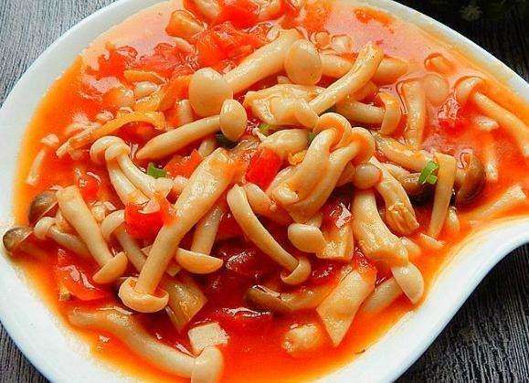 小番茄炒白玉菇,酸甜可口,鲜香爽滑,成本低却营养全面