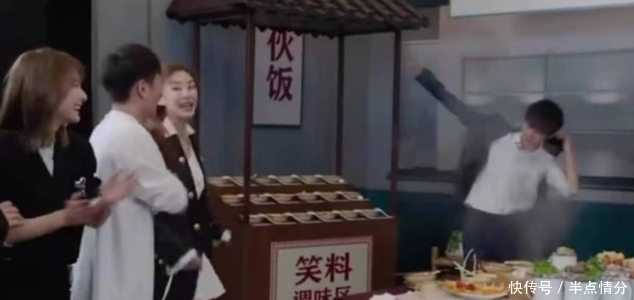 丁程鑫拜师何炅成《快乐大本营》新成员,这个位置本来是仝卓的?