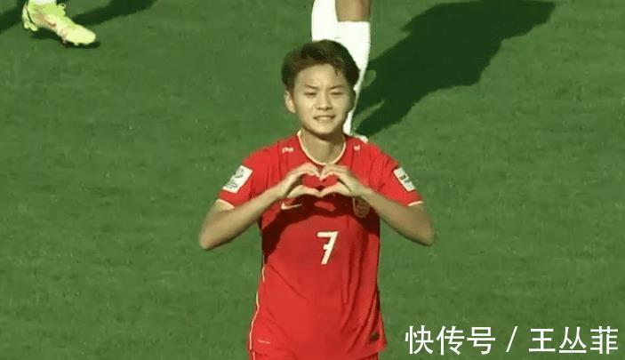 天才|中国国家队2022首球诞生！王霜136秒闪击后比心，00后天才闪耀