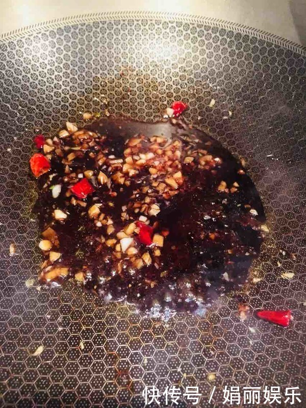 它和青椒是绝配,做出来外酥里嫩,鲜嫩可口,做法简单营养下饭