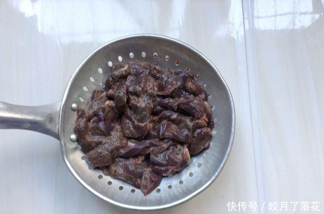 下锅|在家炒猪肝,可不要洗碗直接就下锅了,里面寄生虫,病菌处理不净