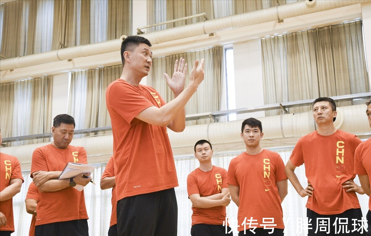 优先续约权|好聚好散!中国男篮又一巨星退出CBA,留洋NBL打球,杜锋没看错人