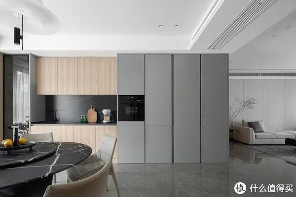 楼梯|她家客厅太好看了，一进门就被美到，喜欢这样简单不花哨的装修