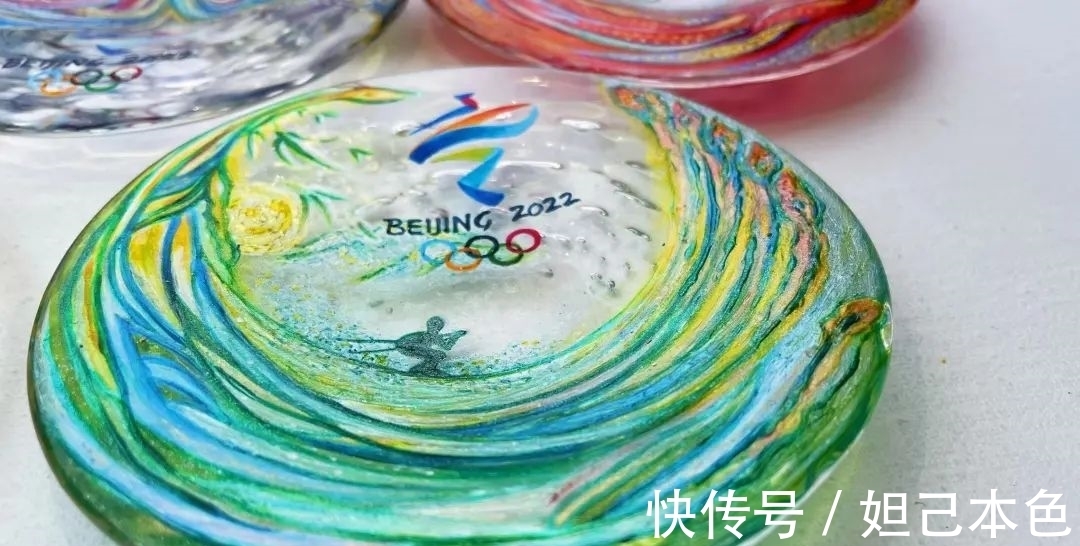 谷爱凌|凤归故里煌耀冬奥!南充非遗传人创作玻璃画为北京冬奥会加油