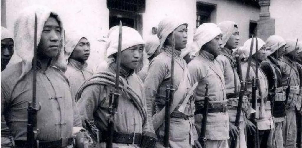 机枪|被日军包围怎么办？我军战将机枪打掉日军炮兵，神枪手再打后面的