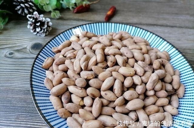 五香花生米|花生米别再油炸了，试试五香花生米，香酥可口不油腻，可当小零食！