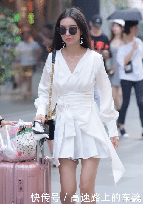 表嫂真会过日子,把衬衫改成“裙子”穿,一般人真的不到