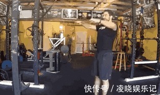 小姐姐|魔鬼身材+少女脸,靠健身收入过亿的帕梅拉跟她练真的有用吗?