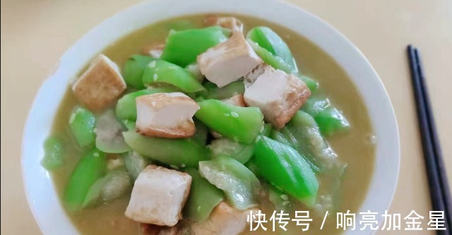 切块|豆腐和它是绝配,切块一煎再一炖,软嫩鲜美好消化,天天吃都不腻!
