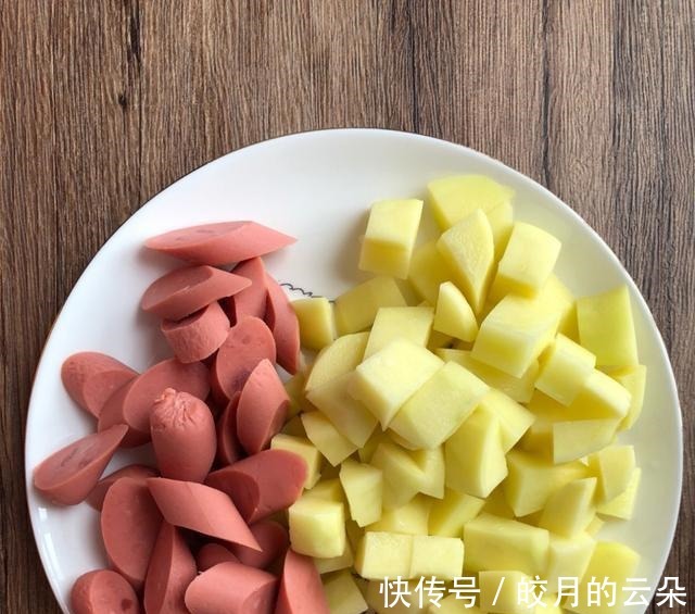 火腿肠|香辣过瘾的孜然土豆火腿肠,浓郁的烧烤风味,下饭又解馋!