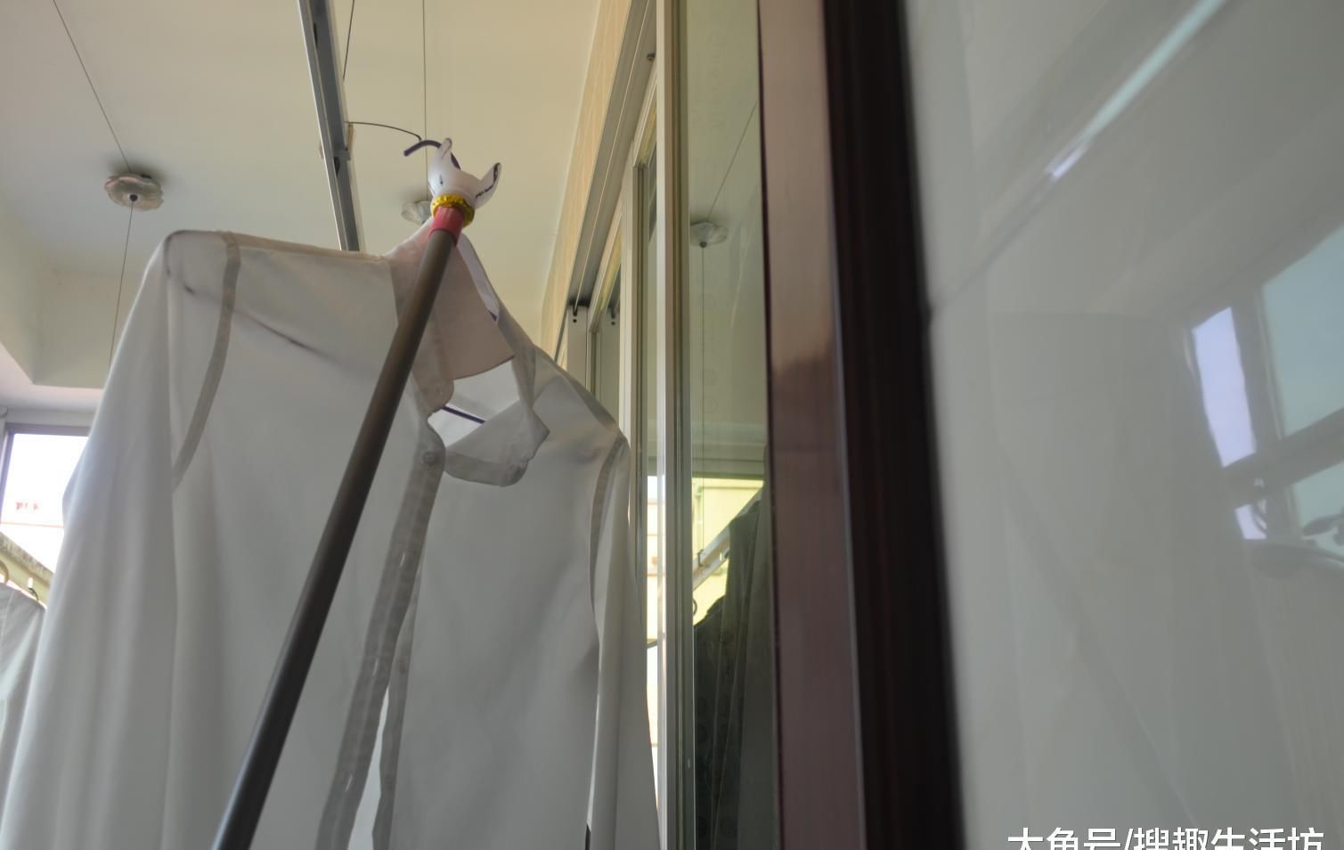 晾衣架不用花钱买了, 用塑料瓶就能做一个, 家家户户都用得着