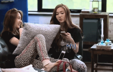 |搞笑GIF段子:逗B男同事笑道:“我知道了,是丑字”