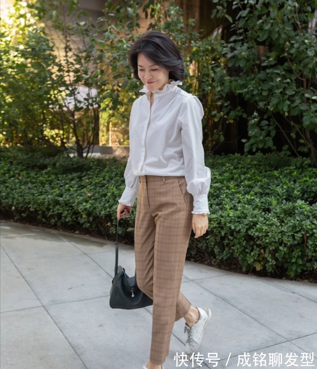 技巧|50岁女人如何穿出时尚减龄?借鉴这三个搭配技巧,优雅端庄又大气