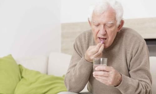 降压治疗|吃降压药吃出脑梗，高血压患者服用降压药，牢记这2点