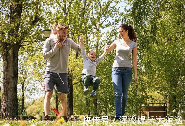 亲近|想知道孩子如何择偶，从小开始看这个行为就知道啦，不用等长大