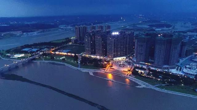 中年|乐山的夜景，好惊艳！