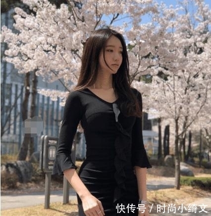 小姐姐|黑色连衣裙搭配黑色高跟鞋,气质优雅,时尚高贵