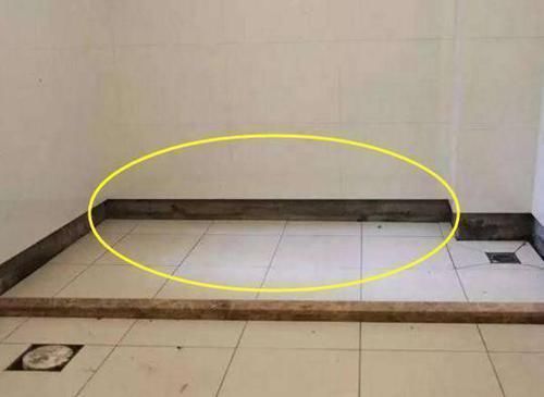老师傅|老师傅卫生间是这样贴瓷砖了，太聪明了，难怪住几十年不漏水