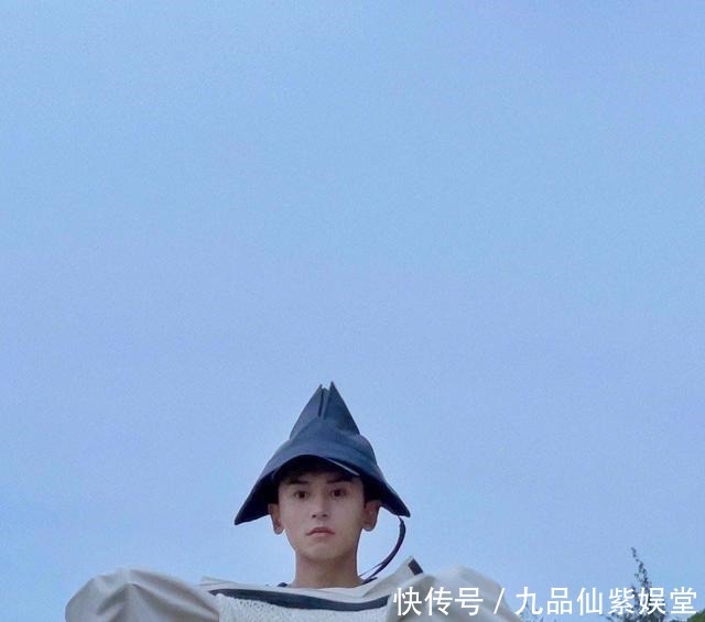 张哲瀚|浪浪钉一夜涨10万粉,外人等着看笑话,龚俊张哲瀚粉丝却空前和谐