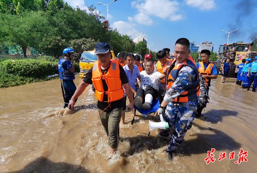 新乡|各地救援人员在新乡