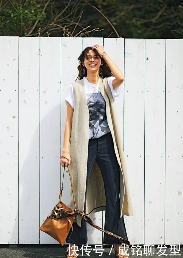 长款|今年火了“T恤+长马甲”穿搭法,简约时尚又显气质,显瘦又显高