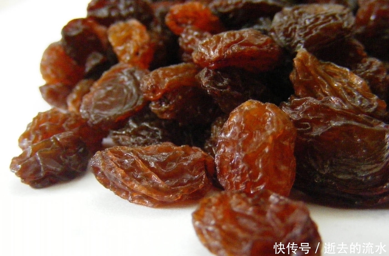 低血糖|葡萄干还在干吃?用来泡水喝有着如此的用处,可惜很多人不清楚