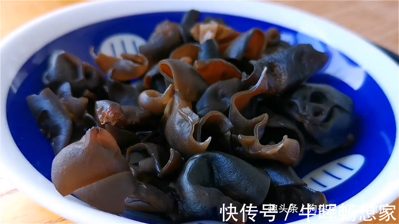 鲜嫩|以后鸡胸肉就这样吃，孩子最喜欢，不炒不炸，酸爽开胃，鲜嫩营养