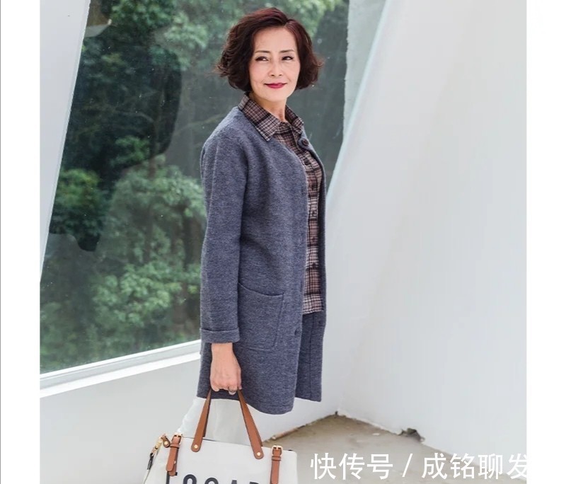 妈妈辈|这才是五十岁妈妈辈该有的装扮,端庄大气显年轻,优雅保暖又舒适