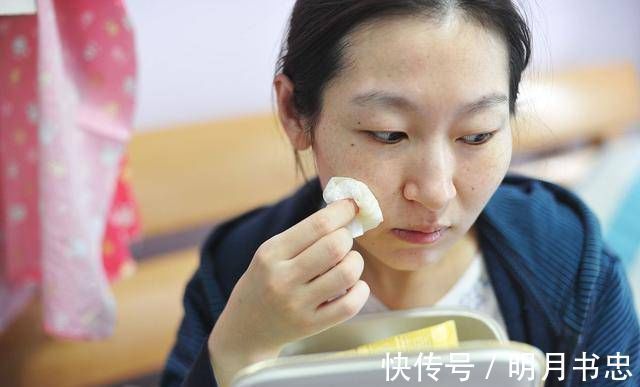 二孩儿|50岁妈妈和女儿同时怀孕,妈妈积极保胎,孕36周生下一名男婴